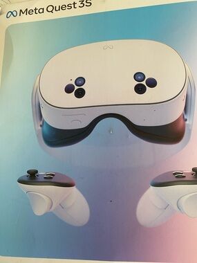 Meta Quest 3S Standalone VR Headset — White with Controllers like new